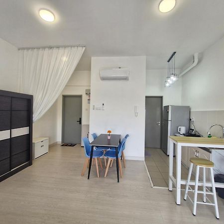 Taman Equine Comfy Studio#Greenery View#4 Pax#Aeon Mall Seri Kembangan Luaran gambar